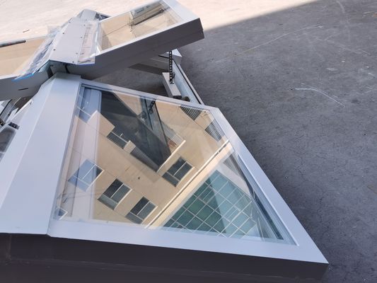 Design moderne toit rétractable auvents automatiques vitre trempée puits