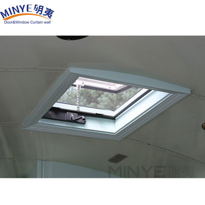 Lumière de toit en aluminium à ouverture ventilée avec style swing ouvert et écran en fibre de verre