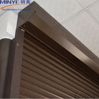 Industrie hôtelière Porte de garage électrique à profil d'aluminium avec méthode d'ouverture par traction en roulement