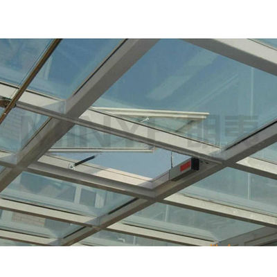 Profil en aluminium revêtu de bois centre pivotant ouvrant une lucarne d'une épaisseur de 1,4 mm