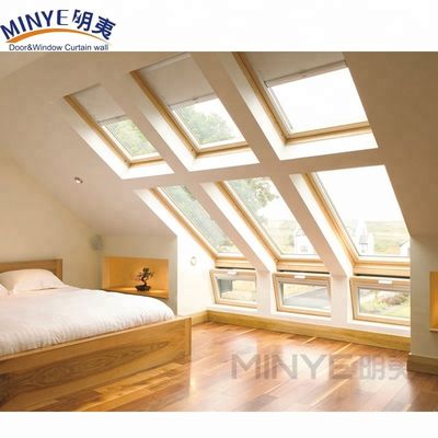 fenêtres de toit en aluminium verticales ouvertes avec moulinette en fibre de verre