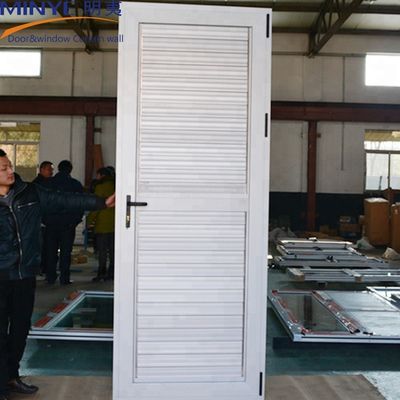 Les volets en aluminium sont la solution ultime pour la ventilation extérieure des portes avant