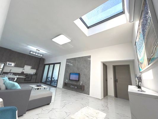 Finition lisse du toit du balcon fenêtre de toit pour le profil en alliage d'aluminium de style moderne