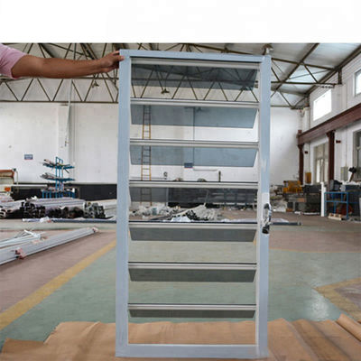 Des volets modernes de style européen Des volets en verre d'aluminium