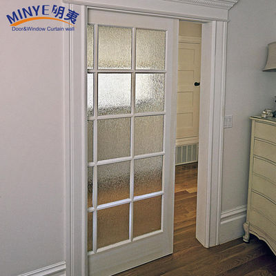 Porte coulissante en verre trempé à faible teneur en E avec grille pour des tailles personnalisées et un étanchéité supérieure