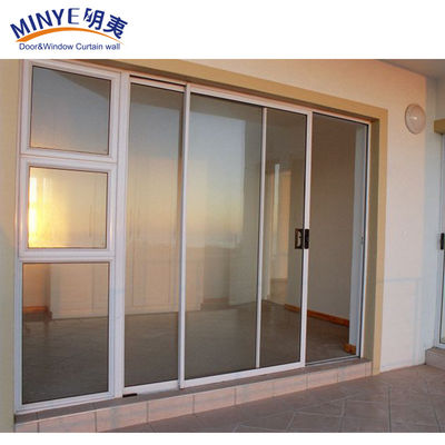 Porte coulissante en verre trempé à faible teneur en E avec grille pour des tailles personnalisées et un étanchéité supérieure