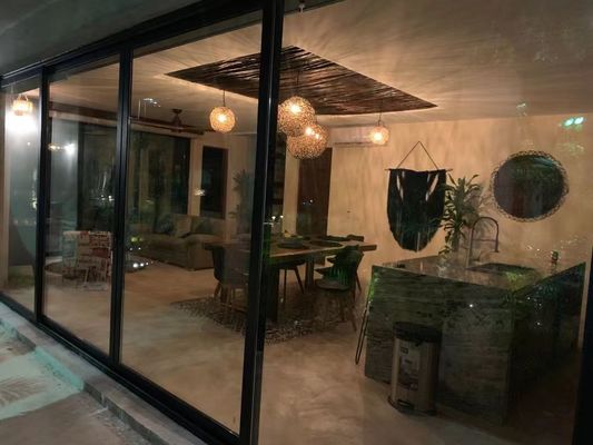 Fenêtres en verre coulissant en alliage d'aluminium double vitrage et portes à empilement pour un design moderne