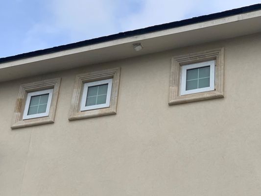 fenêtre coulissante en verre trempé en PVC/PVC avec grille décorative et fonction étanche au vent