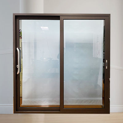 Vitres coulissantes intérieures de villa avec grand panneau en aluminium et ouverture horizontale