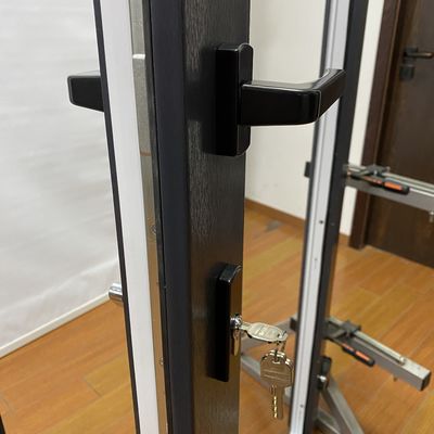 Portes à carreaux en PVC en verre laminé à haute durabilité pour l'extérieur et l'intérieur