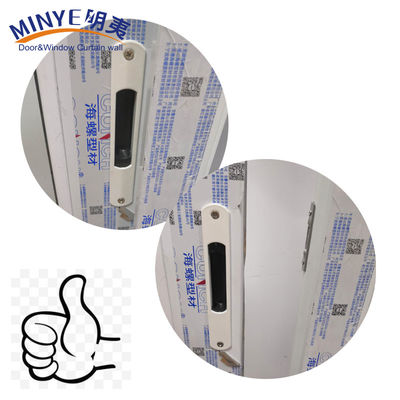 Porte coulissante vitrée UPVC imperméable à l'eau et au vent pour le style de design du sud-ouest