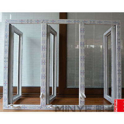 Fenêtre en PVC encastrée économe en énergie avec ouverture et isolation thermique
