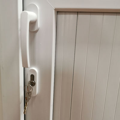 Porte à charnière verticale en PVC à double verre trempé en bande de caoutchouc EPDM avec coussin en PVC