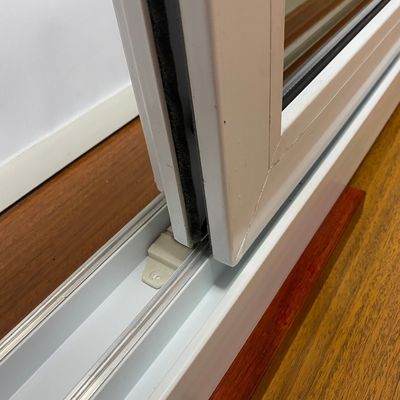 fenêtre coulissante en PVC à haute résistance au vent et isolation acoustique