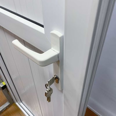 Porte à charnière verticale en PVC à l'épreuve du vent