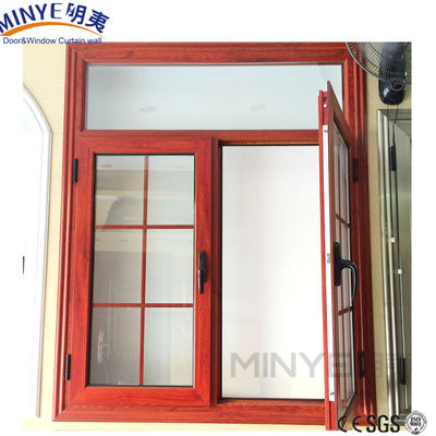 fenêtres en aluminium de maison moderne avec double vitrage et design de gril