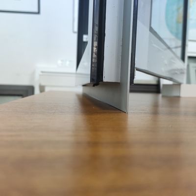 Fenêtre en alliage d'aluminium de conception moderne pour sceller le balcon contre un fort typhon