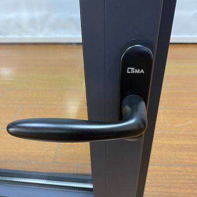 fenêtre vitrée de villa avec style swing-casement et filet en fibre de verre en alliage d'aluminium