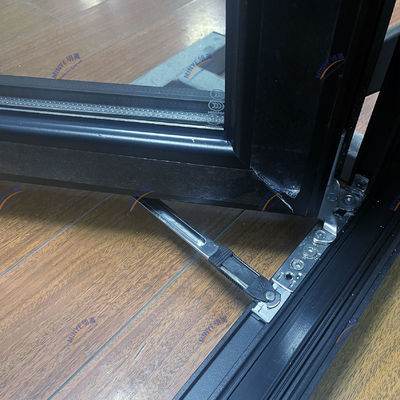 Matériau de treillis en fibre de verre pour les vitres à carénage et à inclinaison