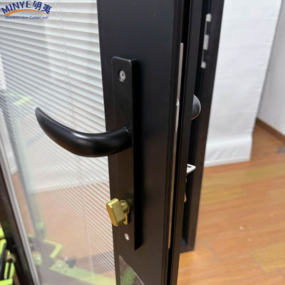 Porte vitrée en aluminium à cassure thermique avec volet intérieur et double verre trempé