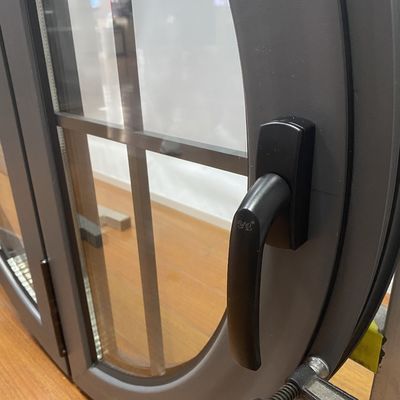 Fenêtre en aluminium rond à carénage personnalisé avec bonne résistance au vent et haute résistance