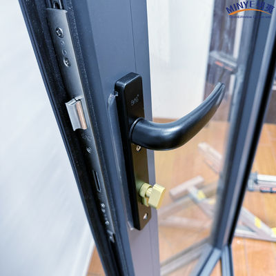 Des portes en alliage d'aluminium en blanc pour les acheteurs