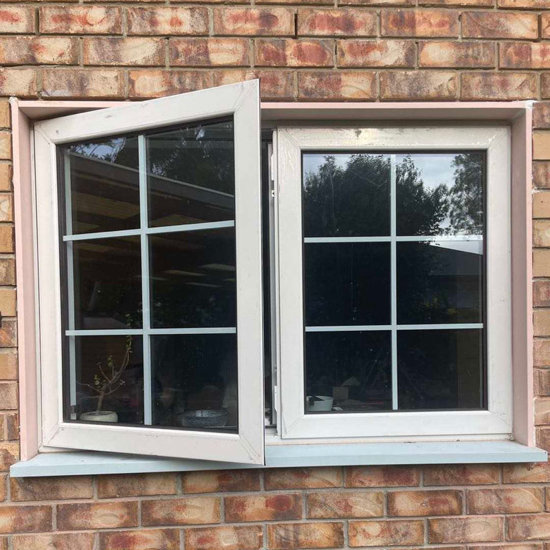 fenêtre coulissante en verre trempé en PVC/PVC avec grille décorative et fonction étanche au vent
